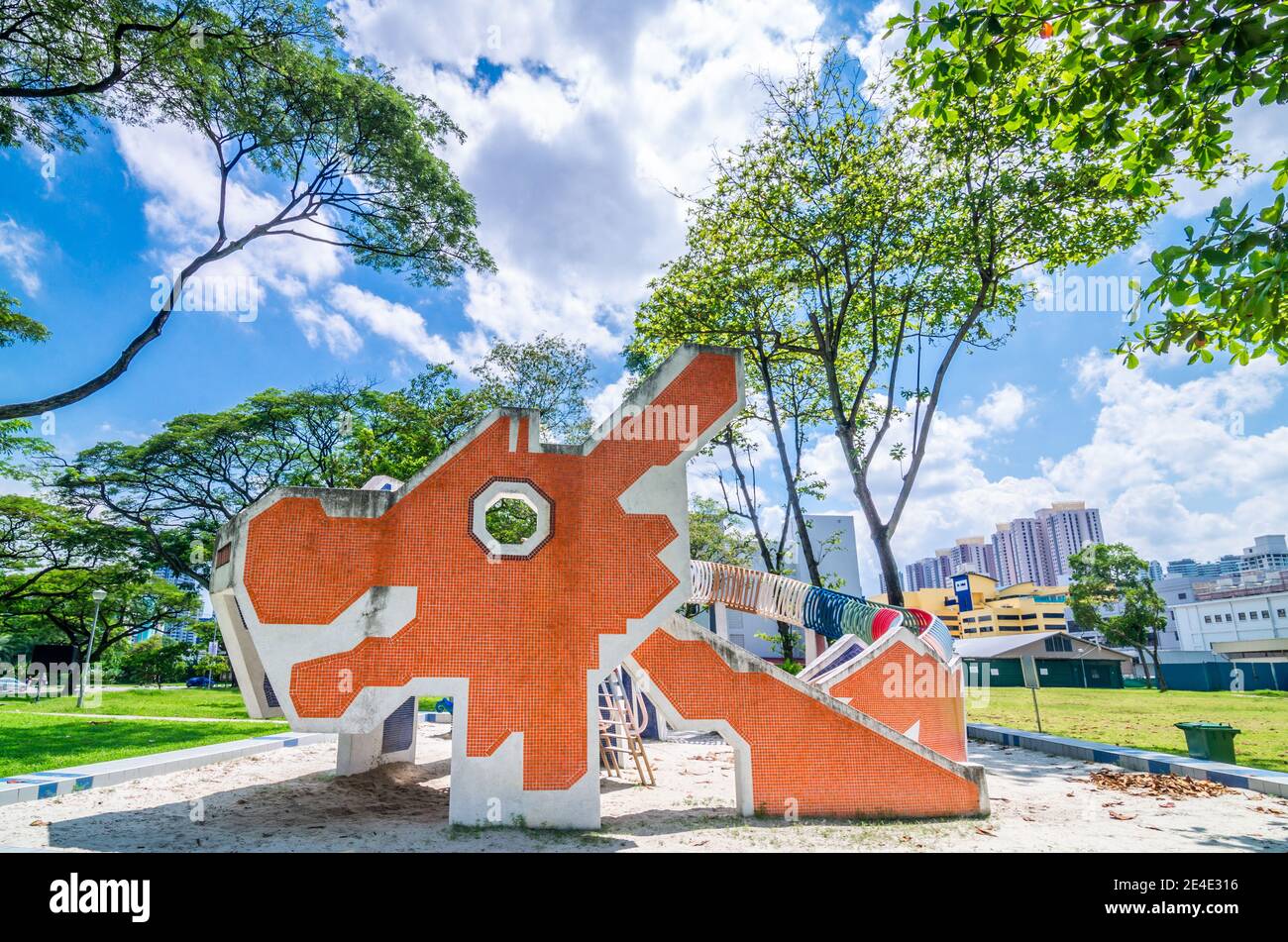 Toa Payoh Dragon Playground, il parco giochi a forma di drago basato su sabbia, un tempo famoso per i parchi giochi di Ang Mo Kio e Toa Payoh. Foto Stock