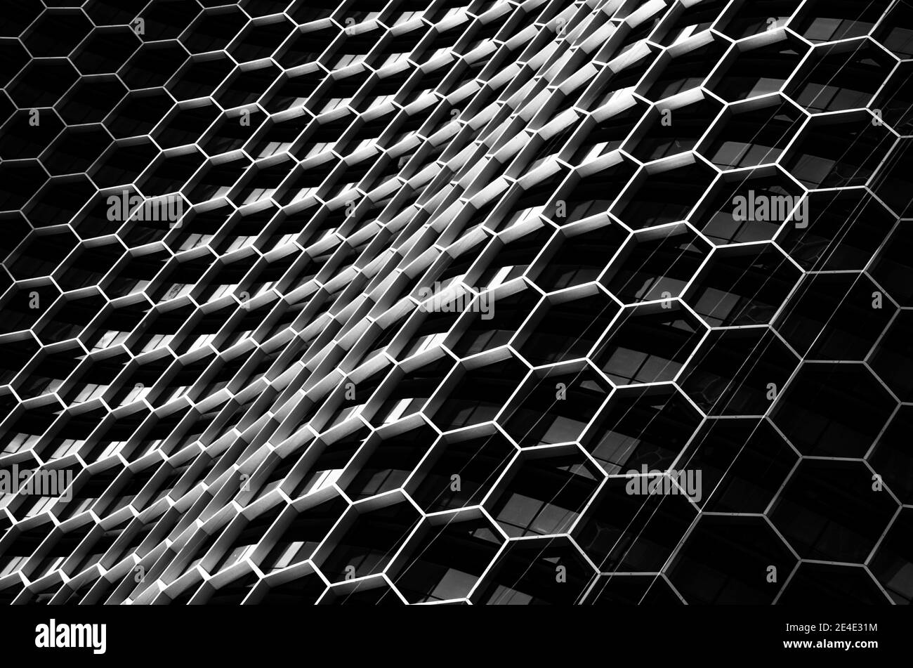 Vista astratta della facciata curva della Duo Tower su Beach Road, Singapore. Foto Stock