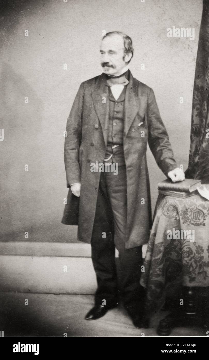 Fotografia d'epoca del XIX secolo: Il tenente generale Sir James Outram, i Baronet, GCB, KCSI fu un generale inglese che combatté nella ribellione indiana del 1857. Foto Stock