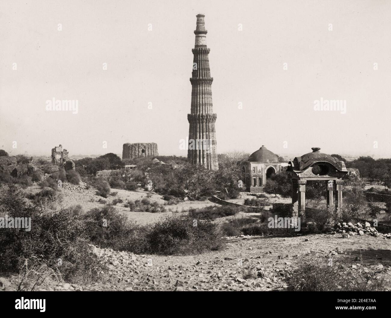 Fotografia d'epoca del XIX secolo: Kutub Minar Tower, Delhi, India Foto Stock