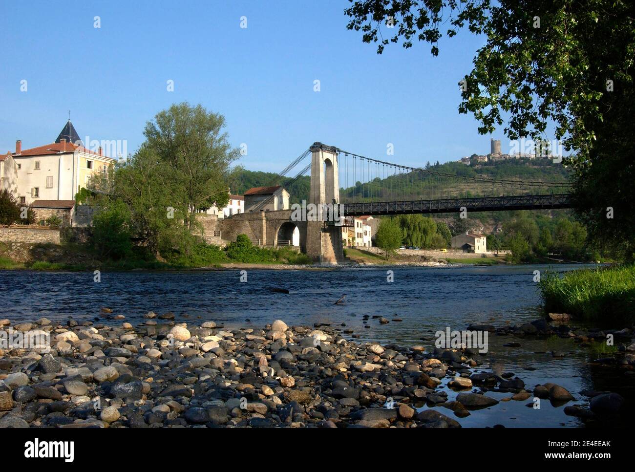 Ponte di Coudes sul fiume Allier, Puy de Dome, Auvergne-Rodano-Alpi, Francia Foto Stock
