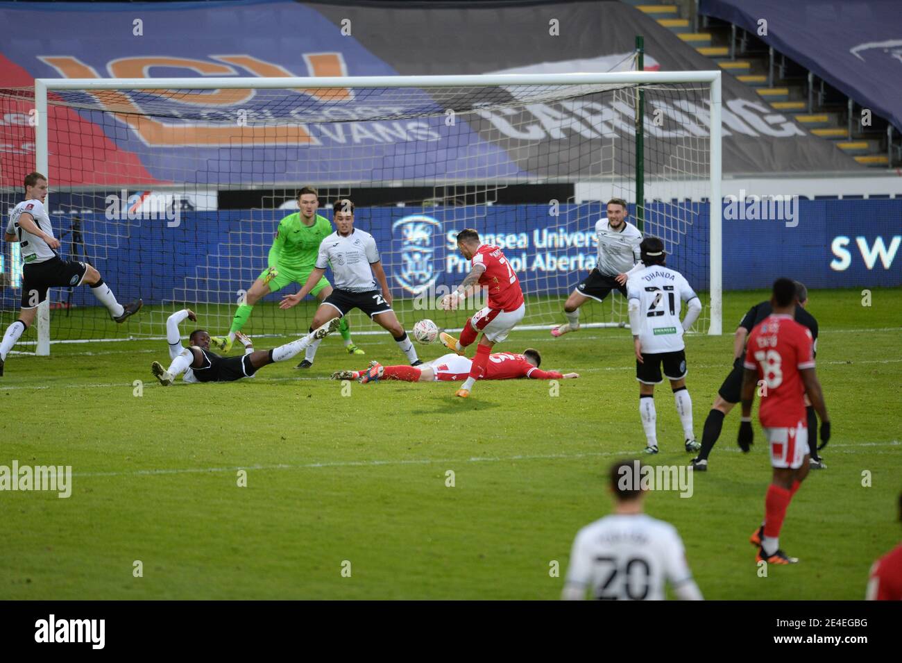 SWANSEA, GALLES. 23 GENNAIO Anthony Knockaert di Nottingham Forest colpisce per gol e punteggi durante la partita della fa Cup tra Swansea City e Nottingham Forest al Liberty Stadium di Swansea sabato 23 gennaio 2021. (Credit: Jeff Thomas | MI News) Credit: MI News & Sport /Alamy Live News Foto Stock