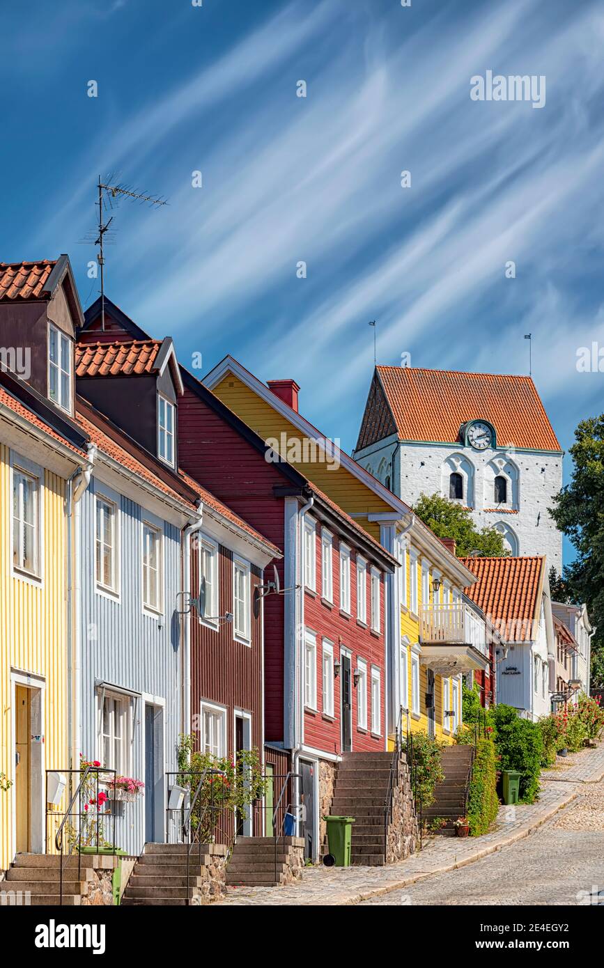 RONNEBY, SVEZIA - 01 AGOSTO 2020: Una delle strade colorate della città. Foto Stock