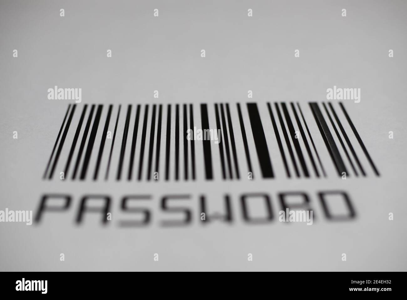 Primo piano del codice a barre nero fittizio con password parola sfocata, sfondo bianco - concetto di password dimenticata (attenzione al centro del codice a barre) Foto Stock