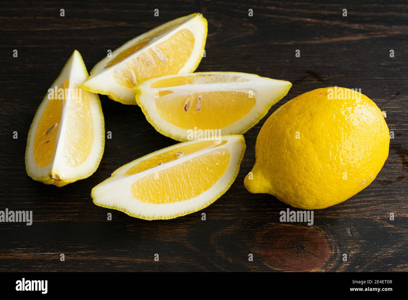 Limone affettato a spicchi: Foto Stock