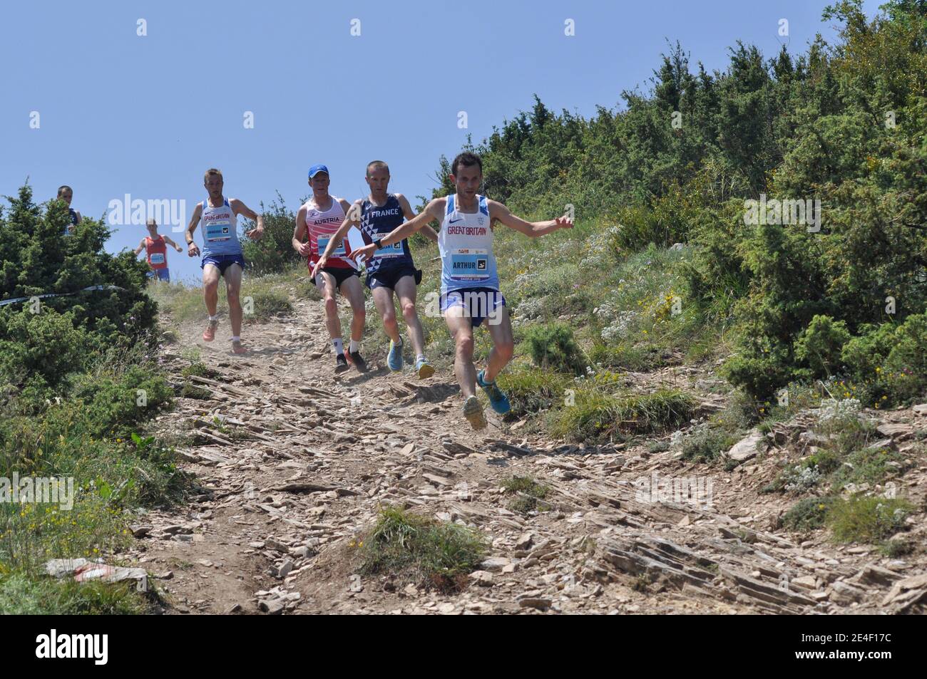 Skopje, Macedonia, luglio 01 2018. 17° Campionato europeo di corsa in montagna - Skopje 2018. I concorrenti corrono lungo le piste del Monte Vodno. Foto Stock