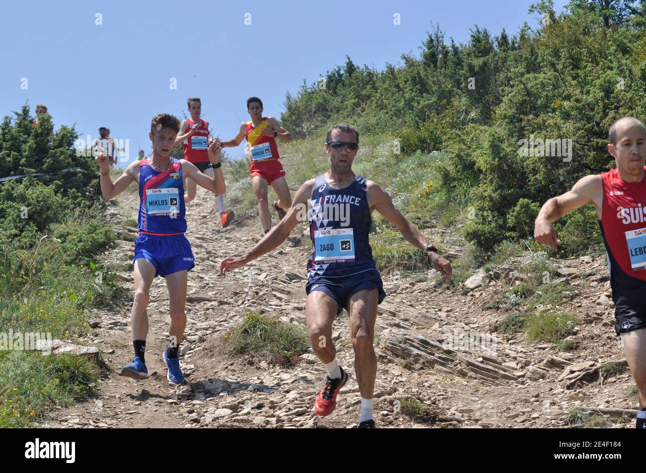 Skopje, Macedonia, luglio 01 2018. 17° Campionato europeo di corsa in montagna - Skopje 2018. I concorrenti corrono lungo le piste del Monte Vodno. Foto Stock