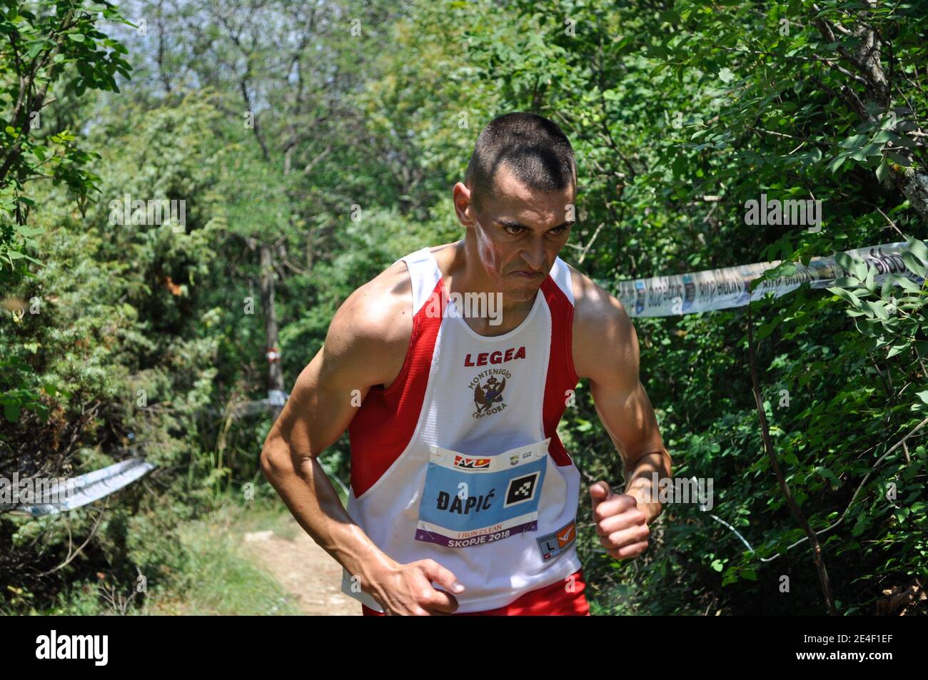 Skopje, Macedonia, luglio 01 2018. 17° Campionato europeo di corsa in montagna - Skopje 2018. I concorrenti corrono lungo le piste del Monte Vodno. Foto Stock