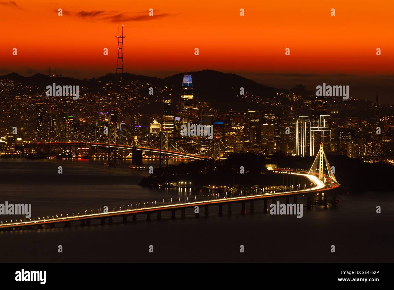 Luci della città di San Francisco al tramonto Foto Stock
