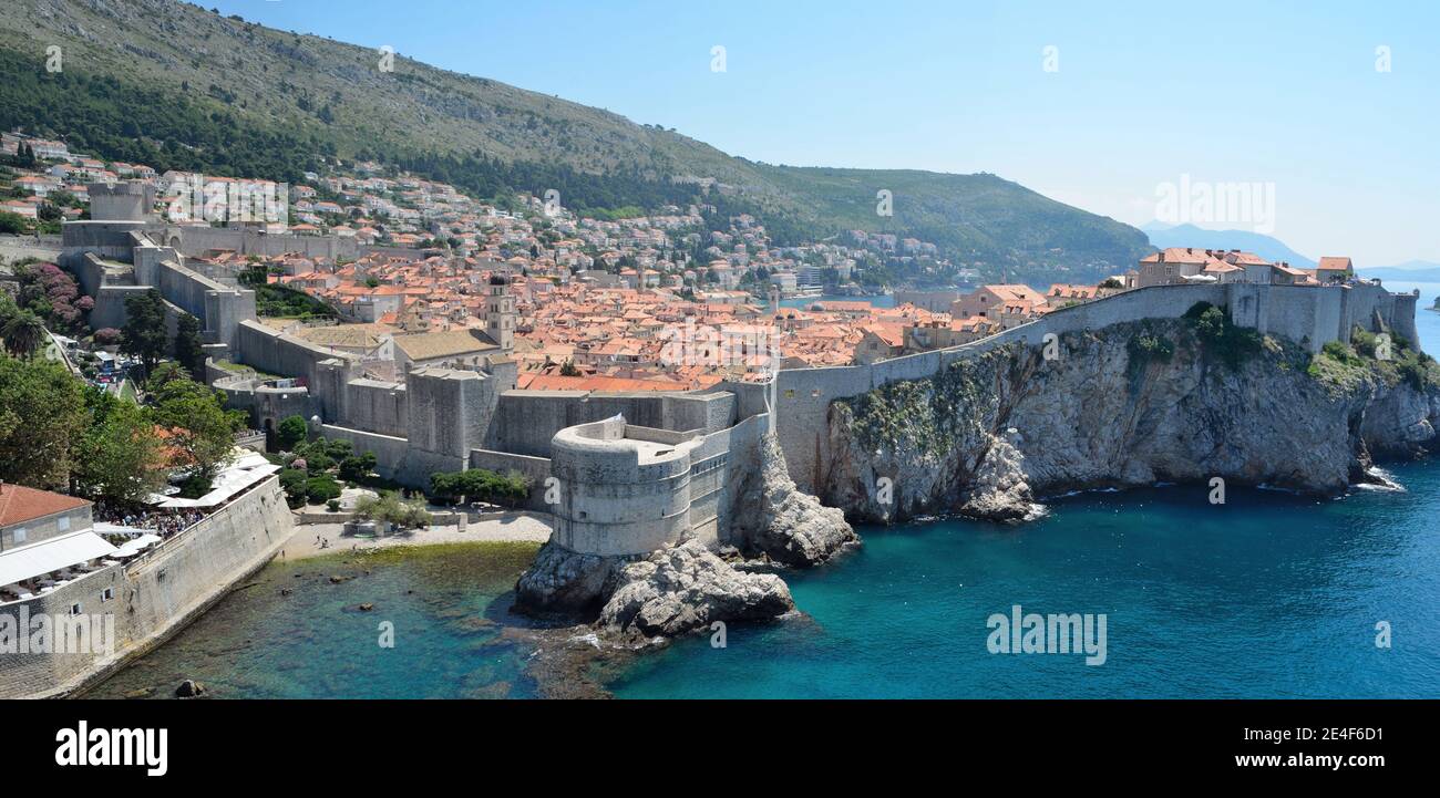 Dubrovnik Città Vecchia, il muro della città e del Mare Adriatico. Foto Stock