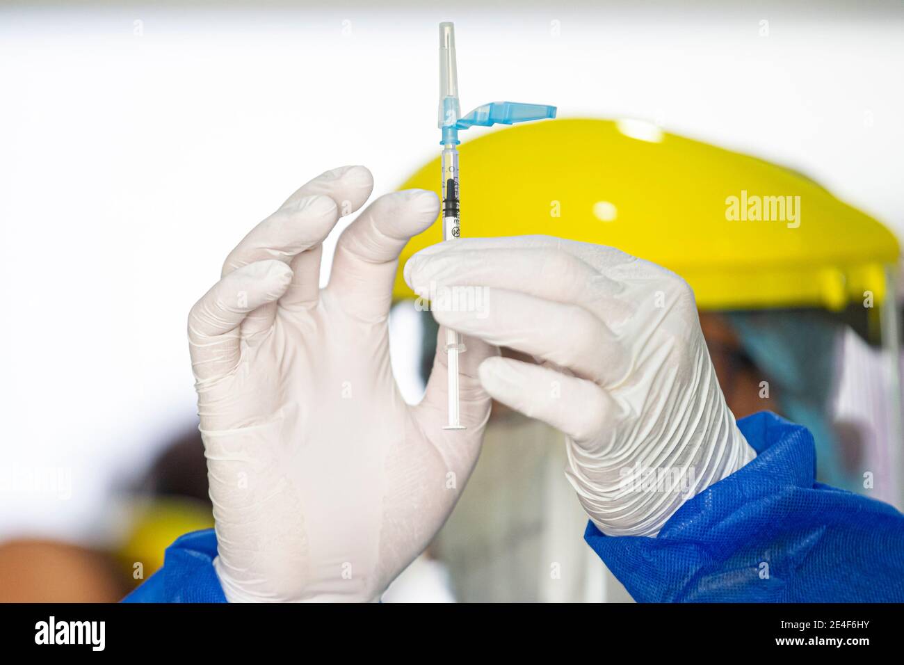 Murcia, Spagna. 27 Dicembre 2020. Vaccino Pfizer contro il coronavirus durante il processo della prima dose di vaccinazione in case di cura.ABEL F. ROS /Alamy Foto Stock