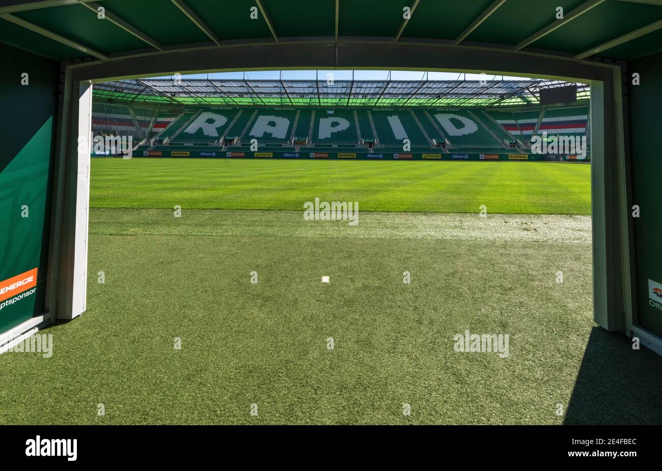 Tunnel dei giocatori all'arena FC Rapid. Vienna, Austria Foto Stock