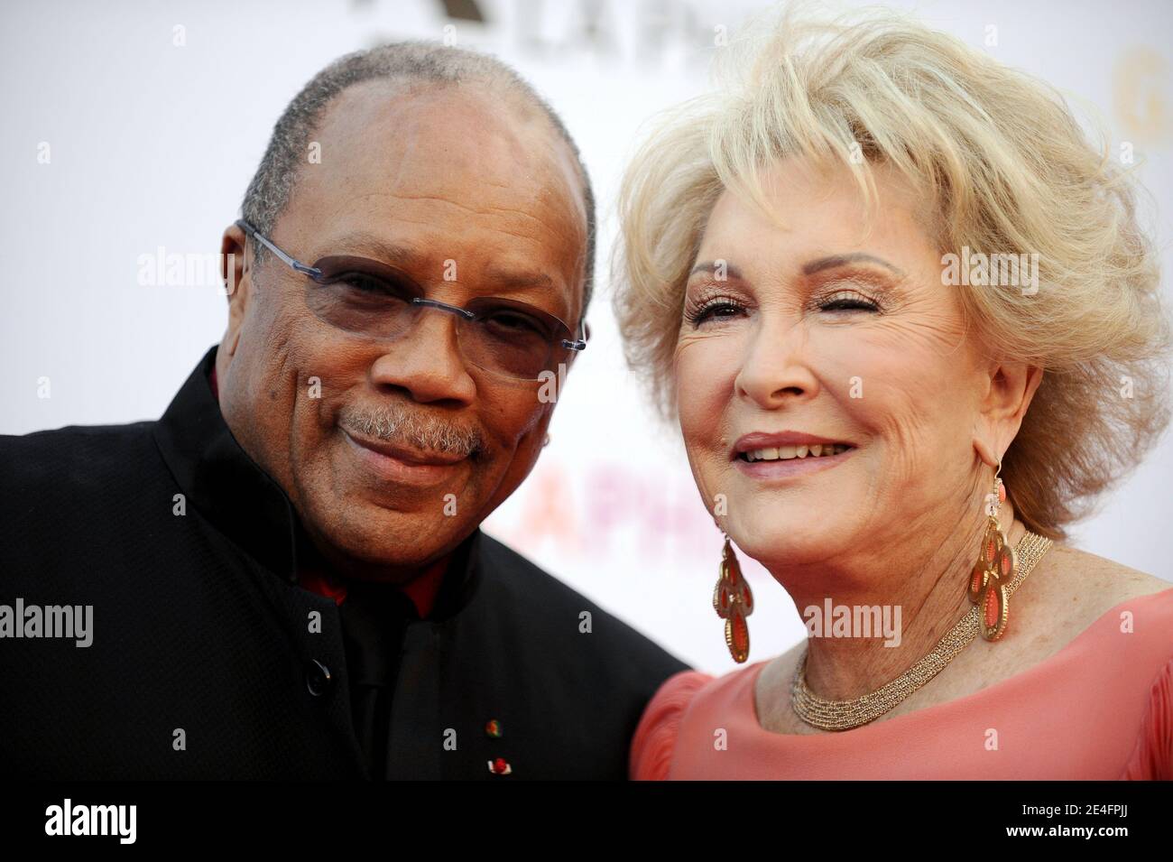 Quincy Jones e Ginny Mancini arrivano al gala inaugurale della Filarmonica di Los Angeles per dare il benvenuto al direttore musicale Gustavo Dudamel alla Walt Disney Concert Hall. Los Angeles, California l'8 ottobre 2009. Foto di Lionel Hahn/ABACAPRESS.COM (nella foto: Quincy Jones e Ginny Mancini) Foto Stock