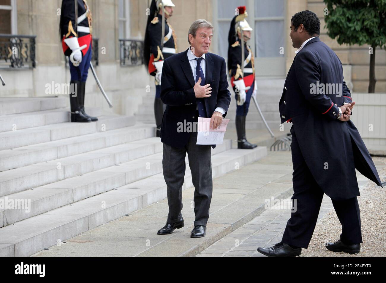 Il Ministro degli Affari Esteri Bernard Kouchner French arriva al Palazzo Elysee, a Parigi, il 16 ottobre 2009. Foto di Thibault Camus/ABACAPRESS.COM Foto Stock