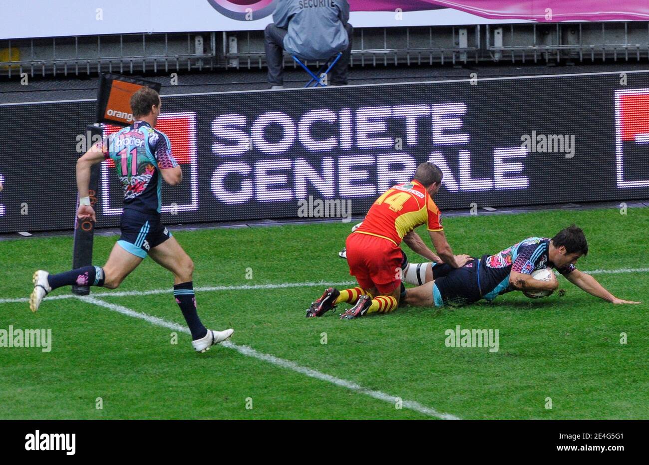 Stade's Hugo Southwell ha fatto una prova durante la gara di rugby Top 14 francese, Stade Francais vs Perpignan allo Stade de France a Saint-Denis, Francia il 23 ottobre 2009. Perpignan vinse il 20-14. Foto di Henri Szwarc/ABACAPRESS.COM Foto Stock