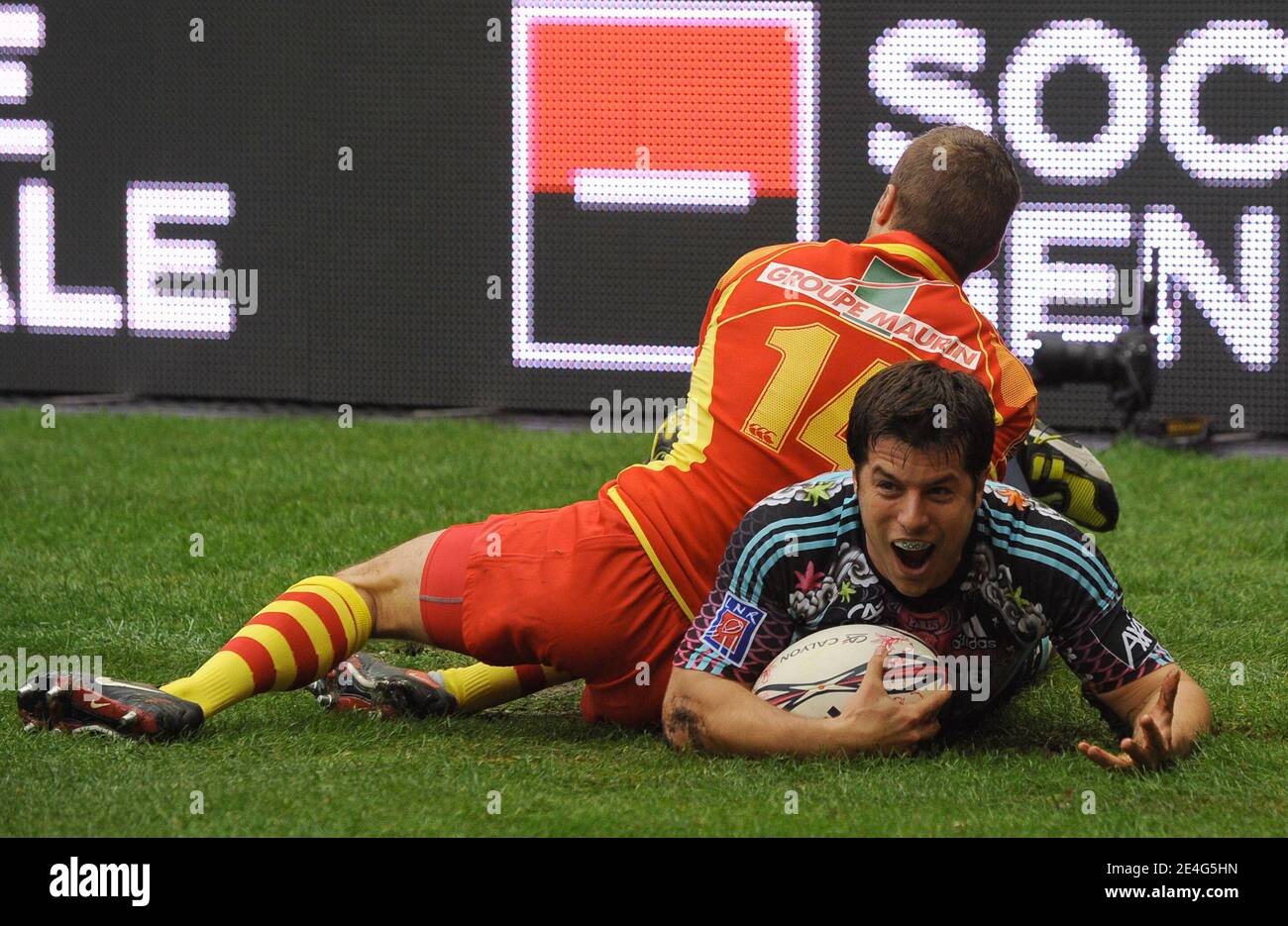 Lo Stade Francais' Hugo Southwell durante la gara di rugby Top 14 francese, lo Stade Francais vs Perpignan allo Stade de France a Saint-Denis, Francia, il 23 ottobre 2009. Perpignan vinse il 20-14. Foto di Steeve McMay/ABACAPRESS.COM Foto Stock