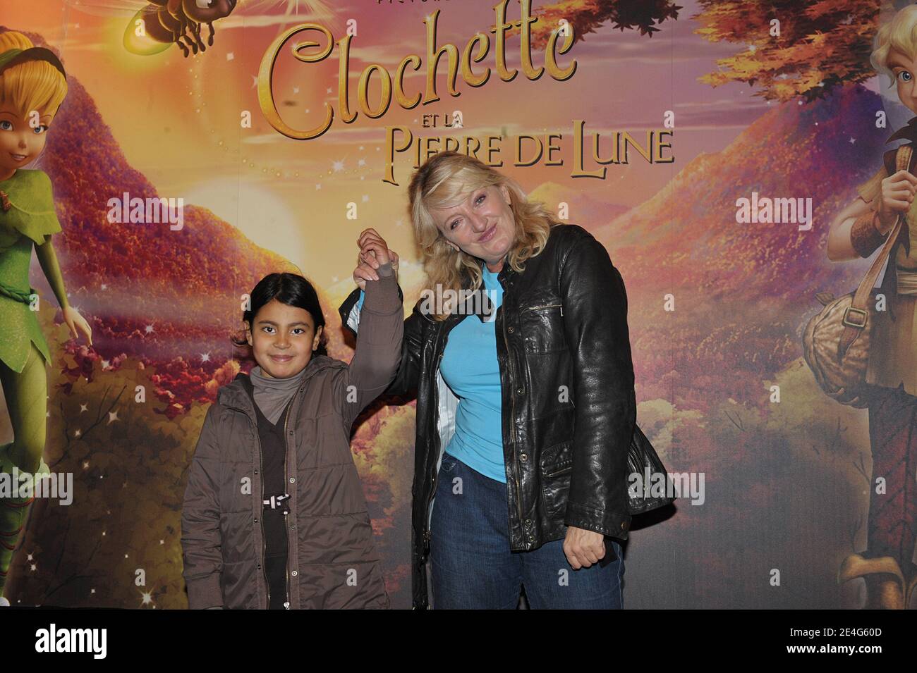 Charlotte de Turckheim e la figlia frequentano la prima di 'Fee Clochette' a Dysneyland Paris, Francia il 25 ottobre 2009. Foto di Giancarlo Gorassini/ABACAPRESS.COM Foto Stock