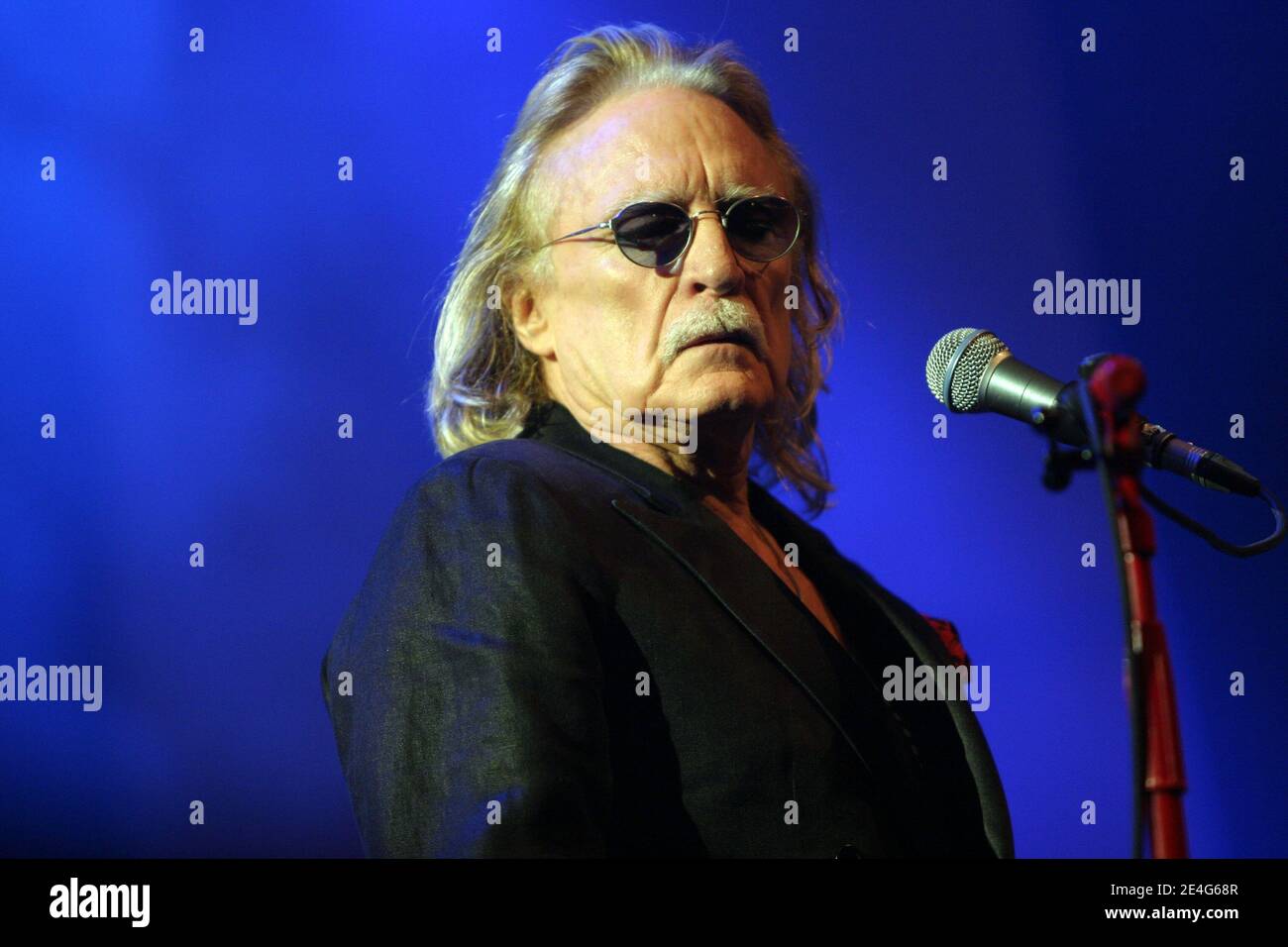 Il cantante francese Christophe suona dal vivo durante la "Fiesta Des Suds" a Marsiglia, in Francia, il 24 ottobre 2009. Foto di Audrey Morant/ABACAPRESS.COM Foto Stock