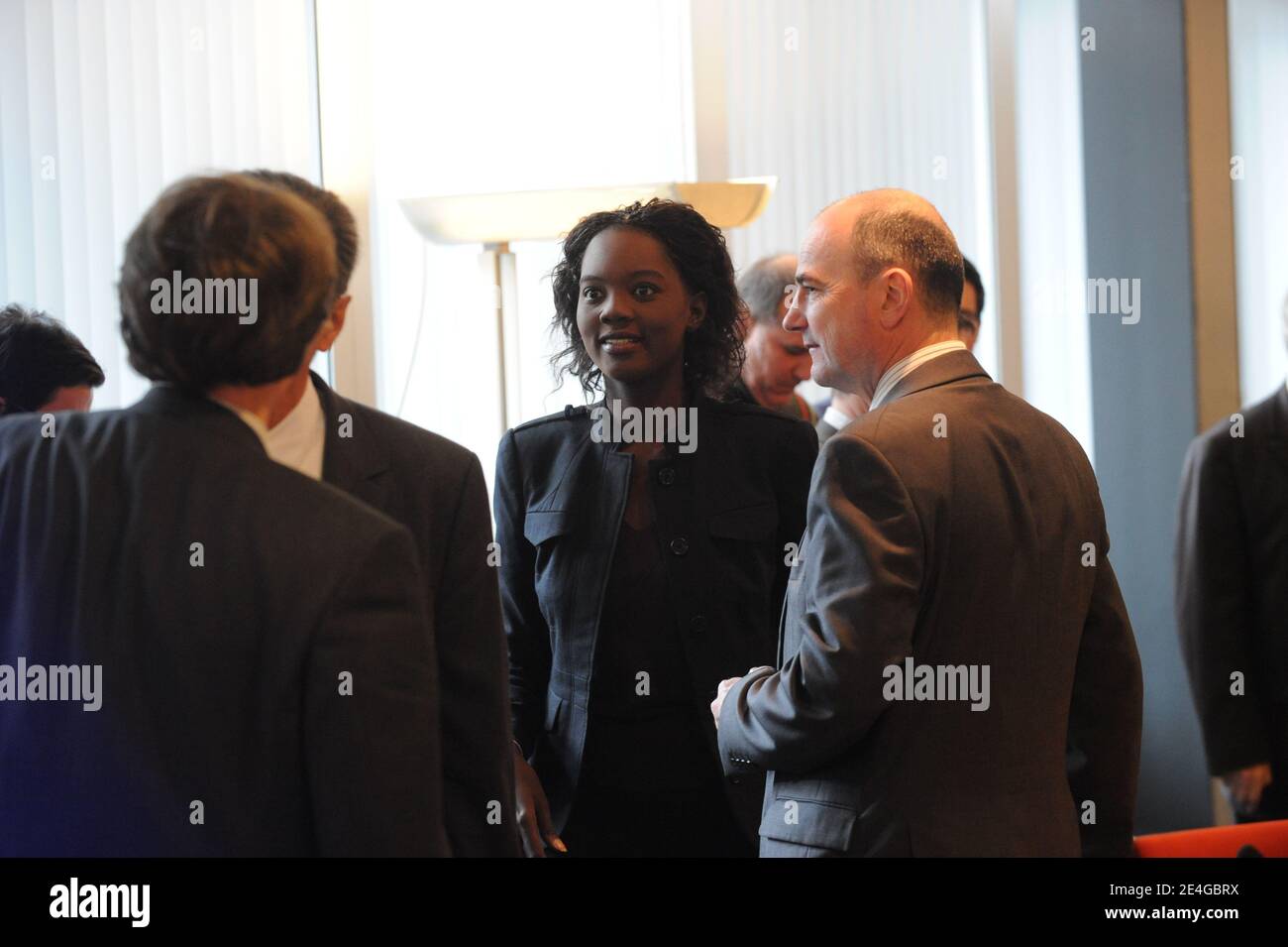 Rama Yade, secretaire d'Etat chargee des Sports, Lors de la Reunion d'installation d'une Commission sur les 'Grandes Salles', preside par Daniel Costantini aux Ministere des Sports a Paris, France le 6 novembre 2009. Foto Mousse/ABACAPRESS.COM Foto Stock