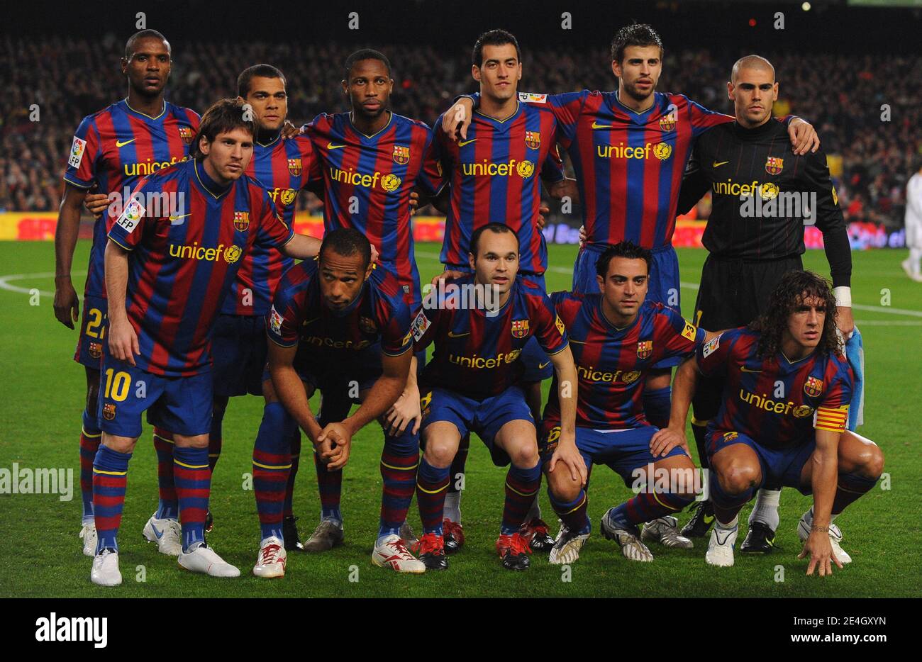 Gruppo di squadre del FC Barcelona durante la prima partita di calcio  spagnola, FC Barcelona vs Real Madrid allo stadio Nou Camp di Barcellona,  Spagna, il 29 novembre 2009. Barcellona ha vinto