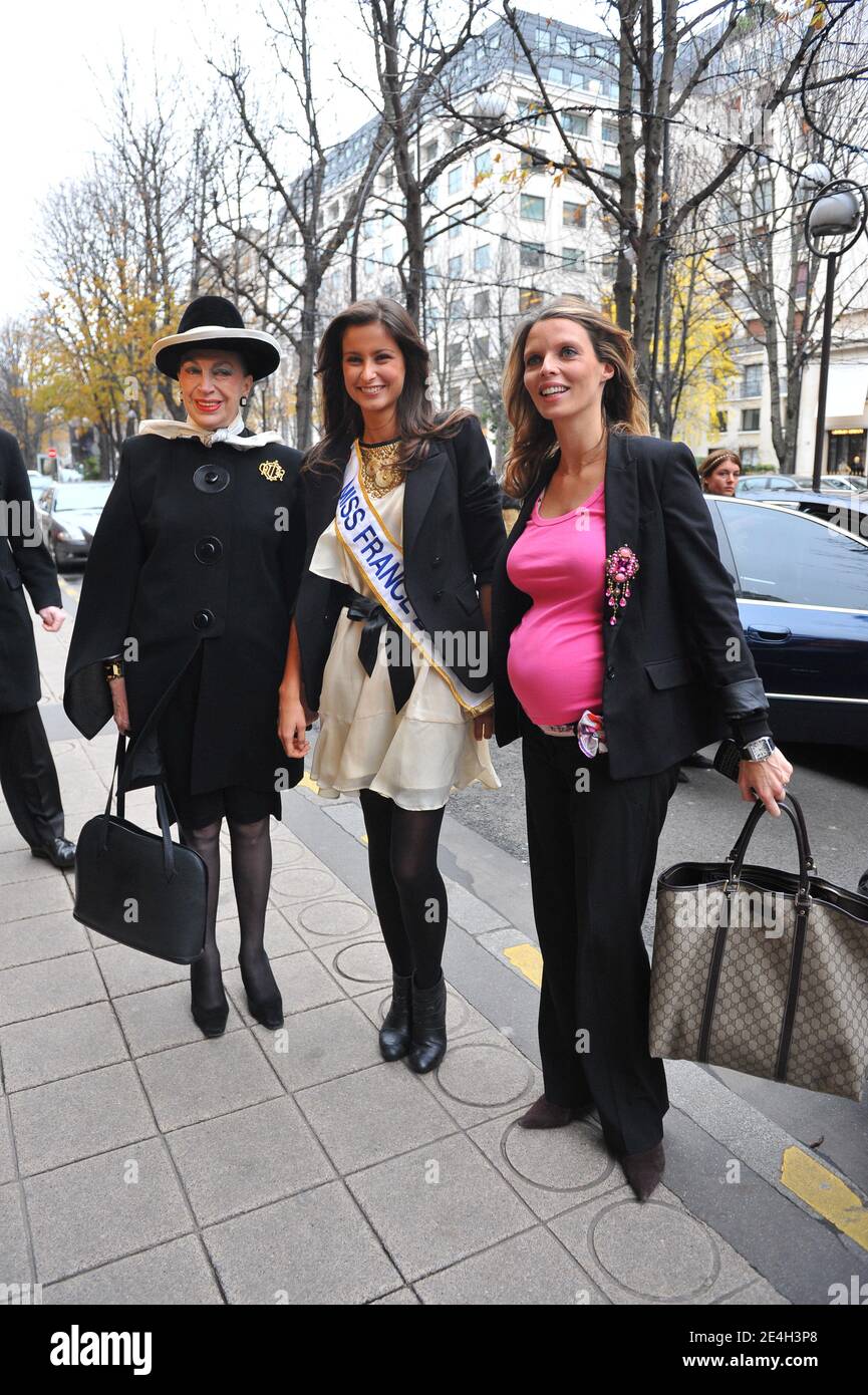 Genevieve de Fontenay, Miss Normandie, neoeletta Miss Francia 2010, Malika Menard ed ex Miss Francia, Sylvie Tellier sospirando a Parigi, Francia il 7 dicembre 2009. Foto di ABACAPRESS.COM Foto Stock