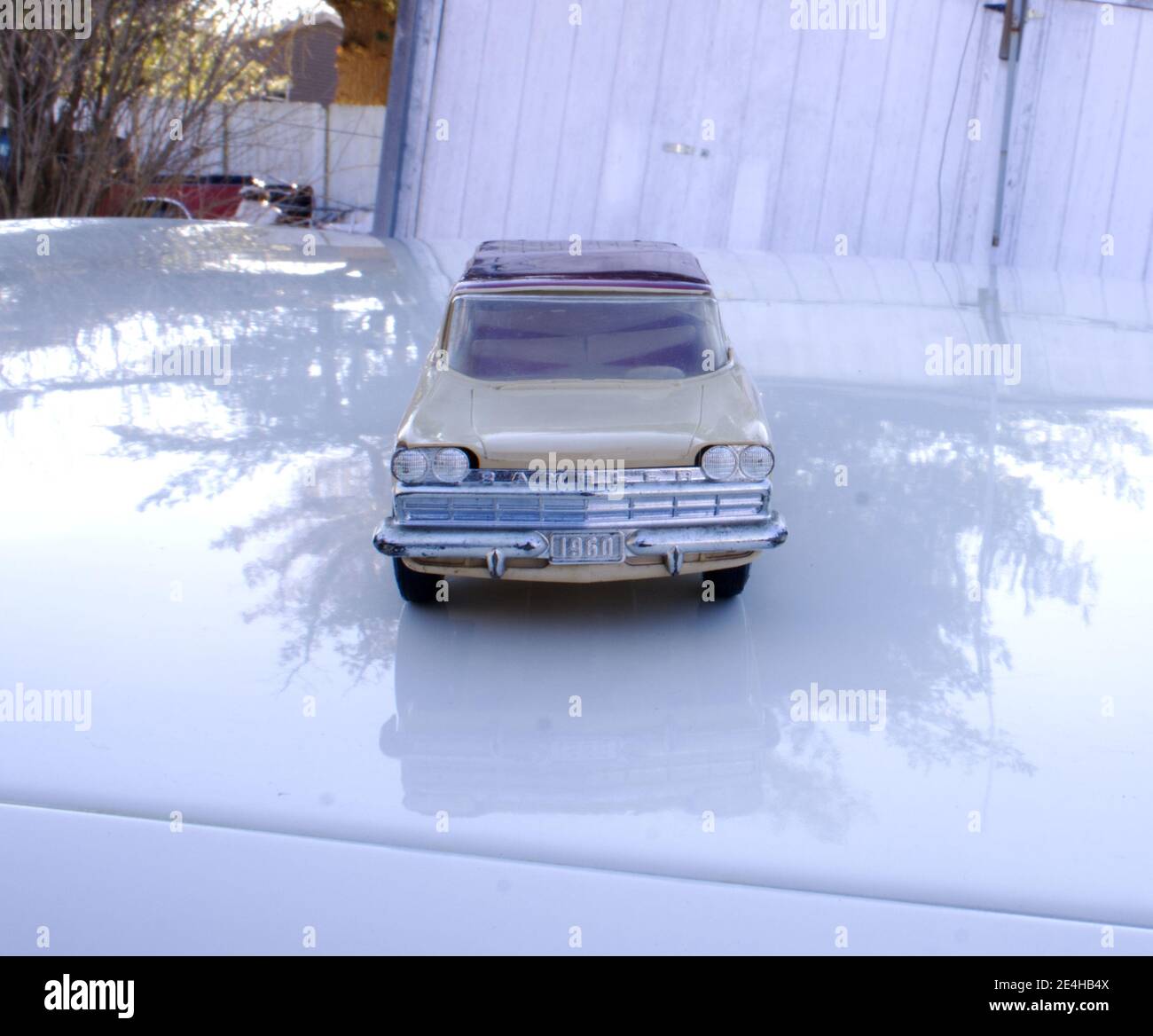 Vista frontale di un carro della stazione di terra di !960 Rambler Cross Foto Stock Vista frontale di un carro della stazione di terra di !960 Rambler Cross Foto Stock