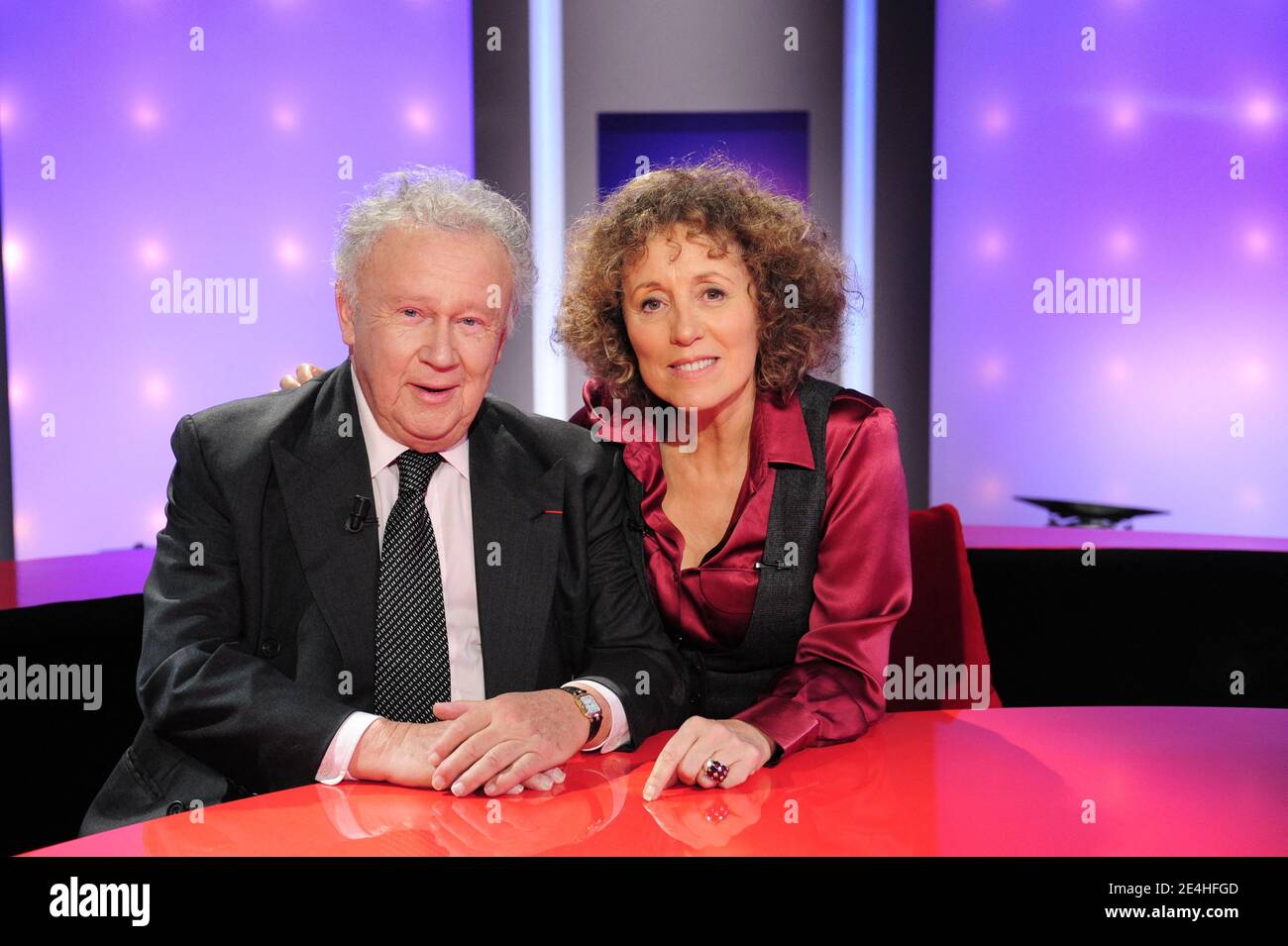 Philippe Bouvard, Mireille Dumas lors de l'enregistrement de l'emission vie Privee, vie Publique a Paris, France, le 16 novembre 2009. Photo Max Colin/ABACAPRESS.COM Foto Stock