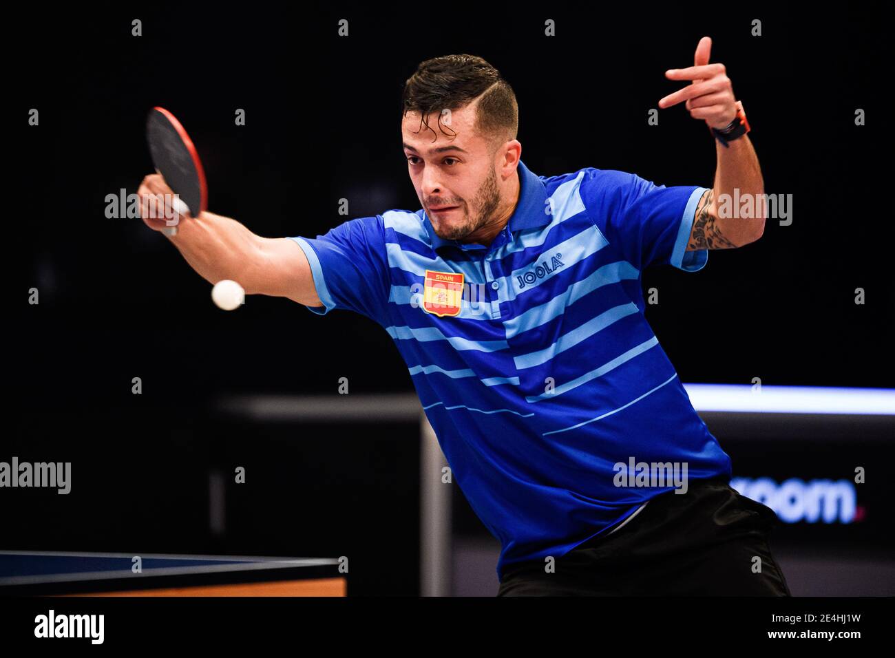 COVENTRY, REGNO UNITO. 23 gennaio 2021. Javier Benito Rodriguez (ESP) contro Benjamin Sorensen (DEN) durante il 2021 World Ping Pong Masters alla Ricoh Arena sabato 23 gennaio 2021 a COVENTRY, INGHILTERRA. Credit: Taka G Wu/Alamy Live News Foto Stock