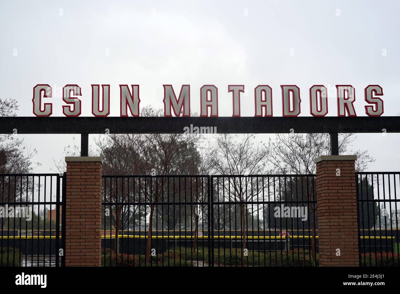 Un cartello CSUN Matadors all'ingresso del campo da baseball Matador nel campus della California state Northridge, sabato 23 gennaio 2021, a Northridge, California. Foto Stock