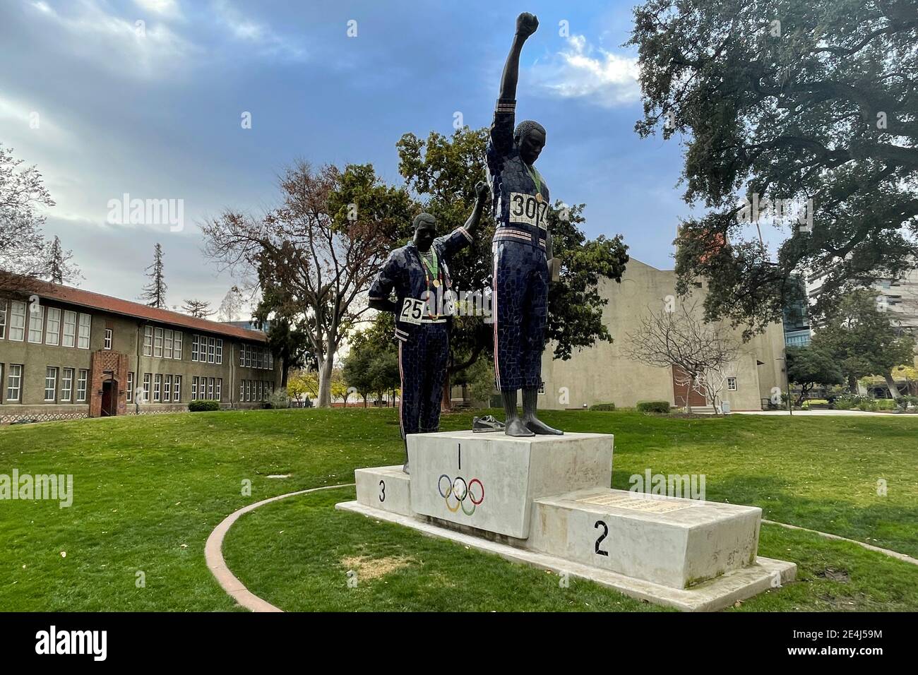 Riconoscimento della statua della Vittoria Salute presso la San Jose state University La protesta nera del medalista d'oro Tommie Smith e del bronzo Medaglia John Car Foto Stock