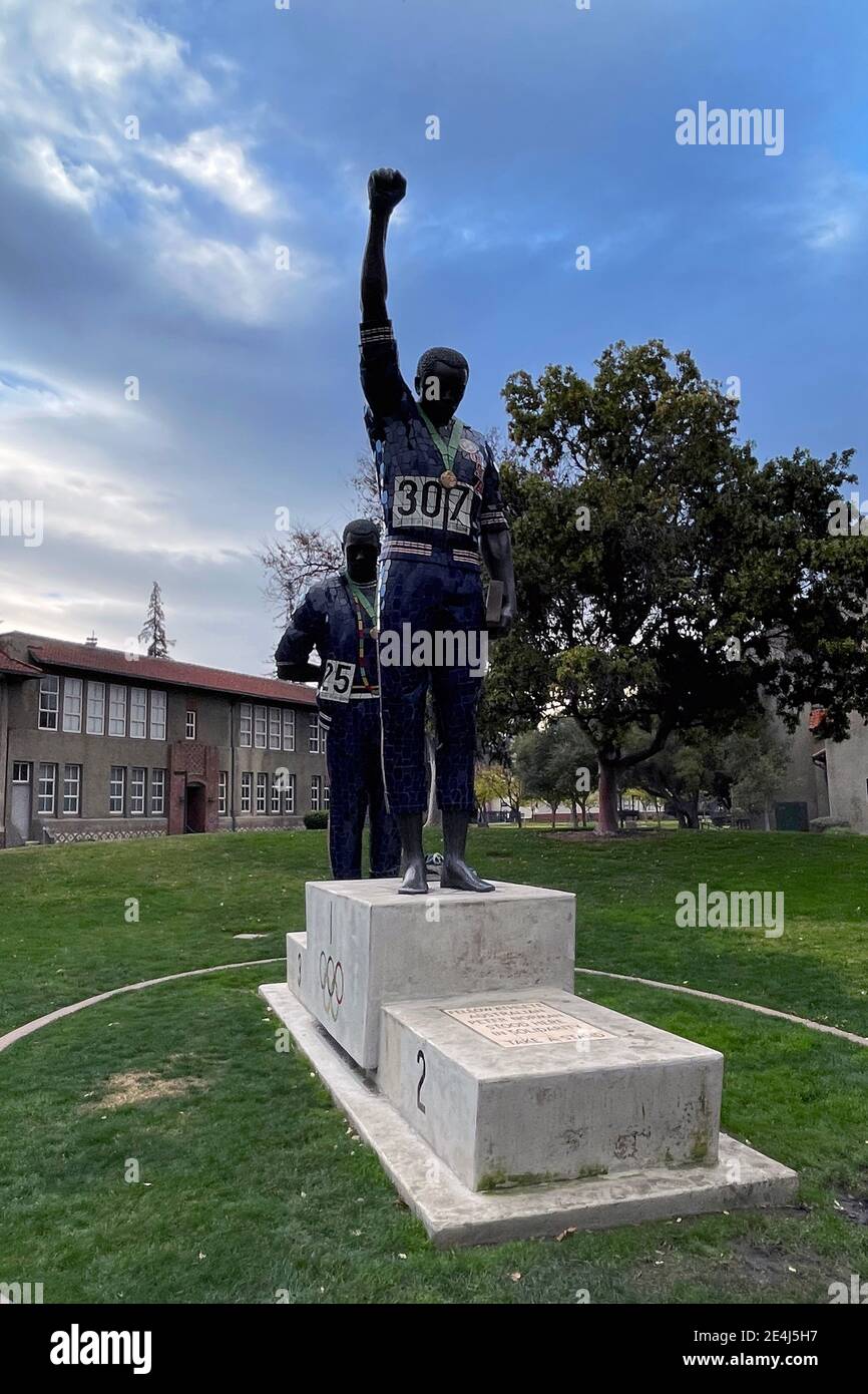 Riconoscimento della statua della Vittoria Salute presso la San Jose state University La protesta nera del medalista d'oro Tommie Smith e del bronzo Medaglia John Car Foto Stock