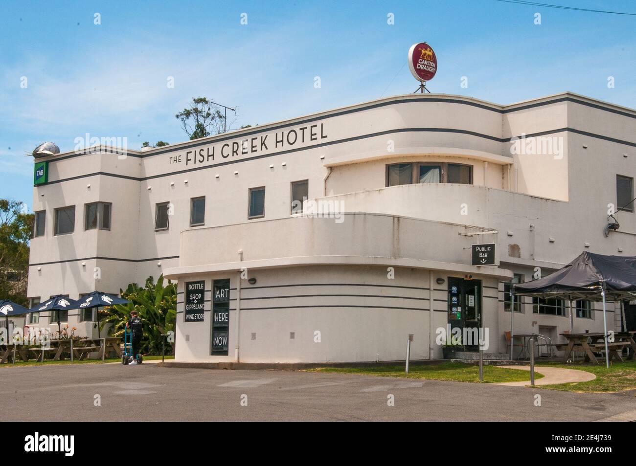 Fish Creek Hotel in stile Art Déco (1939) a Fish Creek, Victoria Foto Stock
