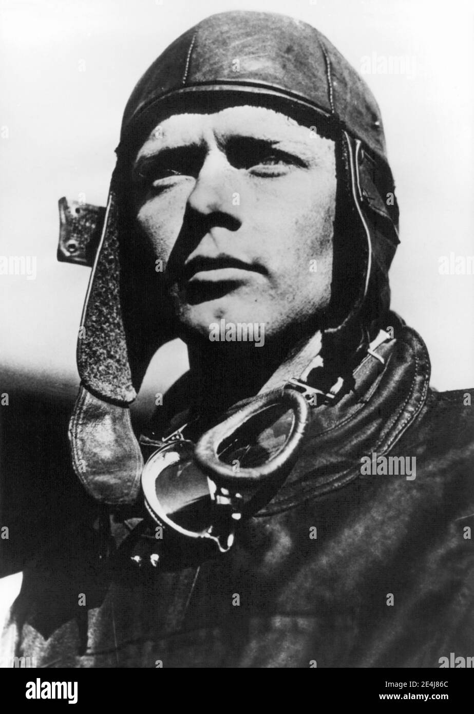 Charles Lindbergh (1902-1974), pilota americano che ha fatto il primo volo transatlantico solitario il 20-21 maggio 1927, viaggiando da New York a Parigi a bordo dello Spirit of St. Louis. Foto Stock