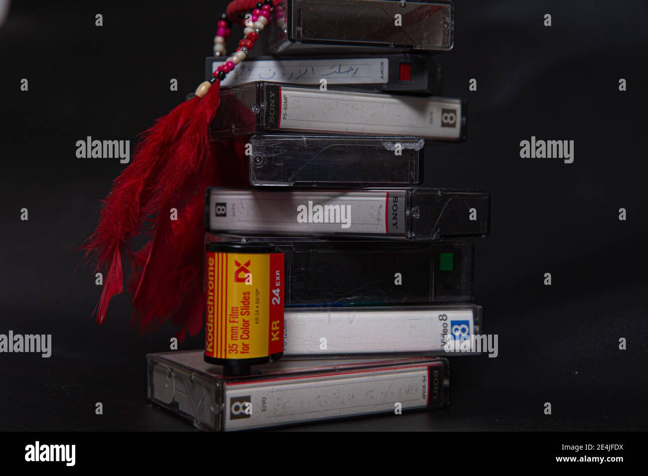 Old Media stuffs, Old Video Cassette, Old Film Reel, Vintage Shooting Age, India, Bangalore, 2020 Foto Stock