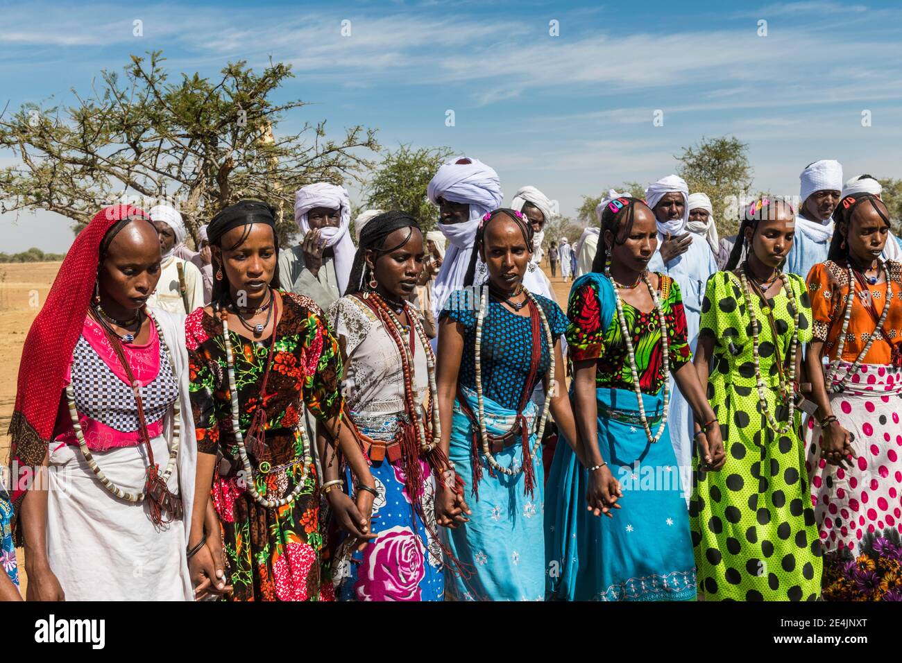 Colorate donne vestite in un festival trribale, Sahel, Ciad Foto Stock
