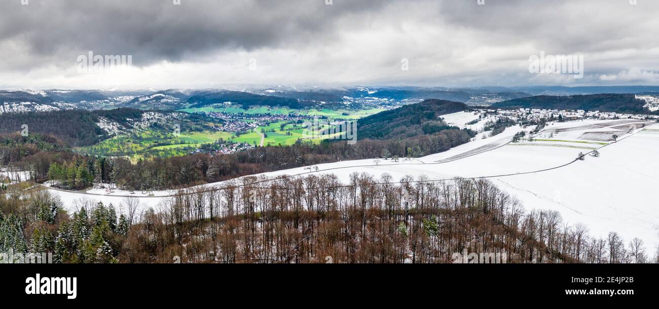 Germania, Baden-Wurttemberg, Drone vista della foresta sveva in inverno Foto Stock