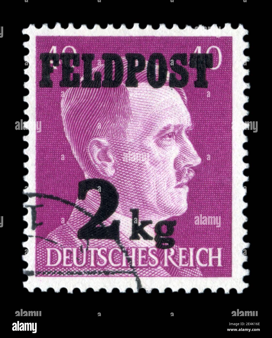 GERMANIA - CIRCA 1944: Francobollo storico tedesco: Ritratto di Adolf Hitler, 40 PF, sovrastampa «Feldpost 2kg» per pacchi sul fronte orientale Foto Stock