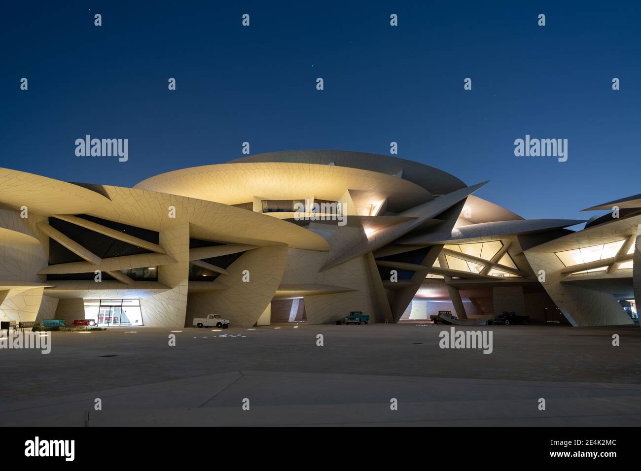 Museo Nazionale del Qatar edificio - progettato da architetto francese Jean Nouvel e ispirato dal deserto locale sorse Foto Stock