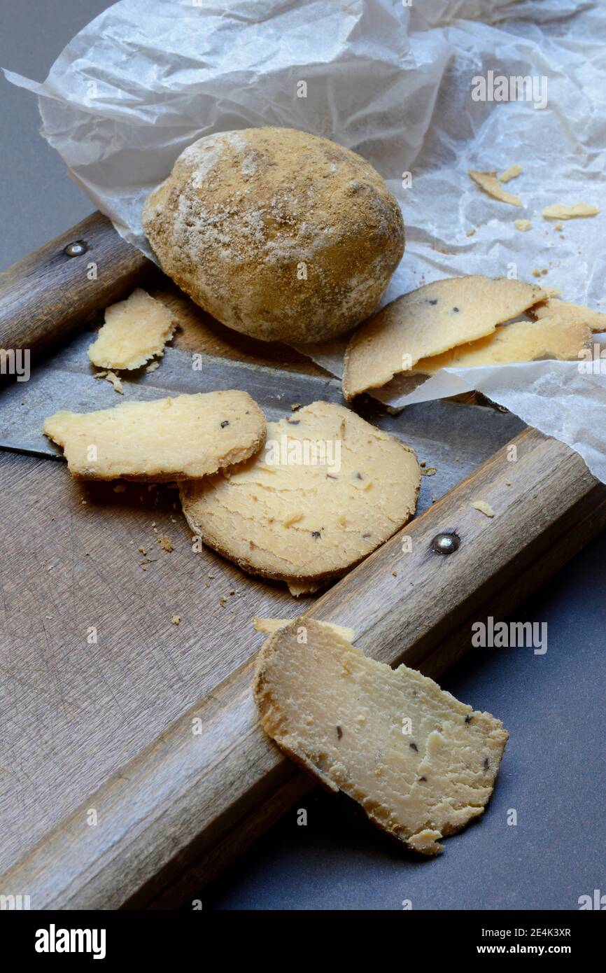 Formaggio Belper Tuber, tartufo svizzero, tartufo svizzero, a fette, Svizzera Foto Stock