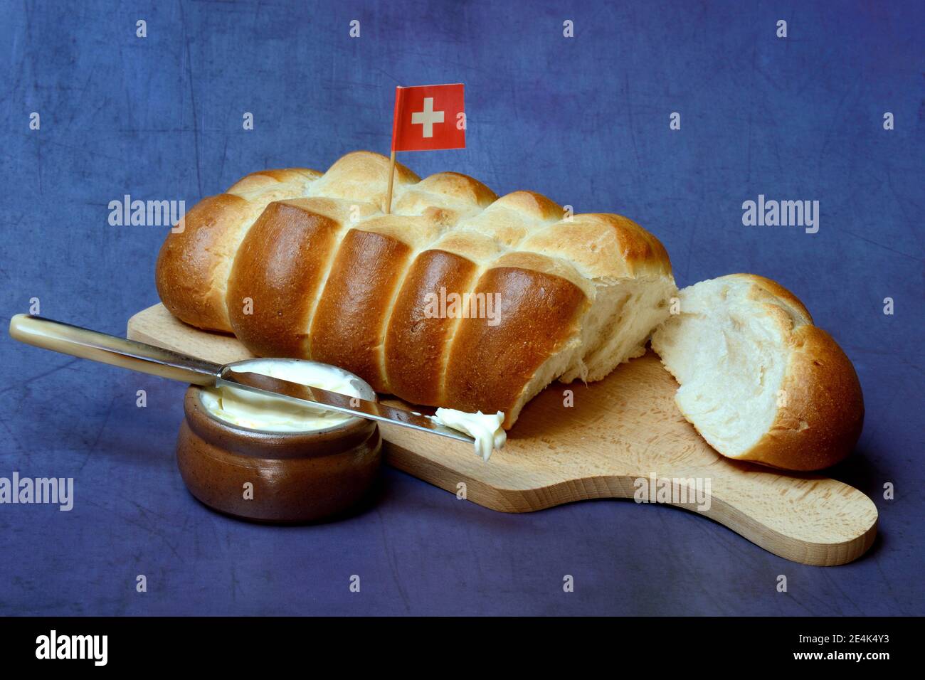 Pane Ticino, pane Ticino e ciotola con burro Foto Stock