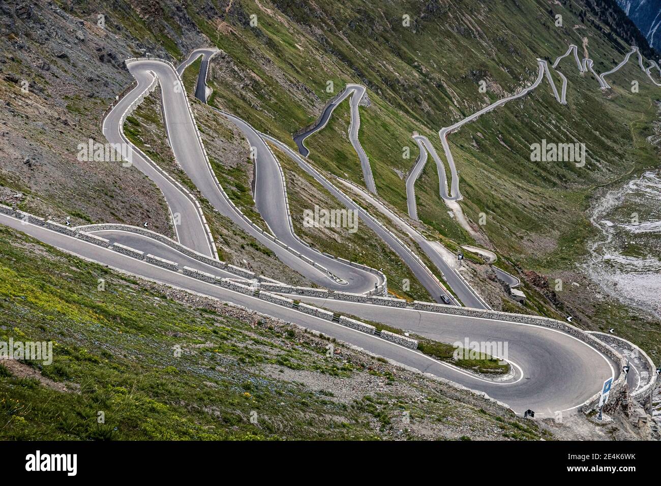 Curva a tornante strada dello stelvio immagini e fotografie stock ad ...