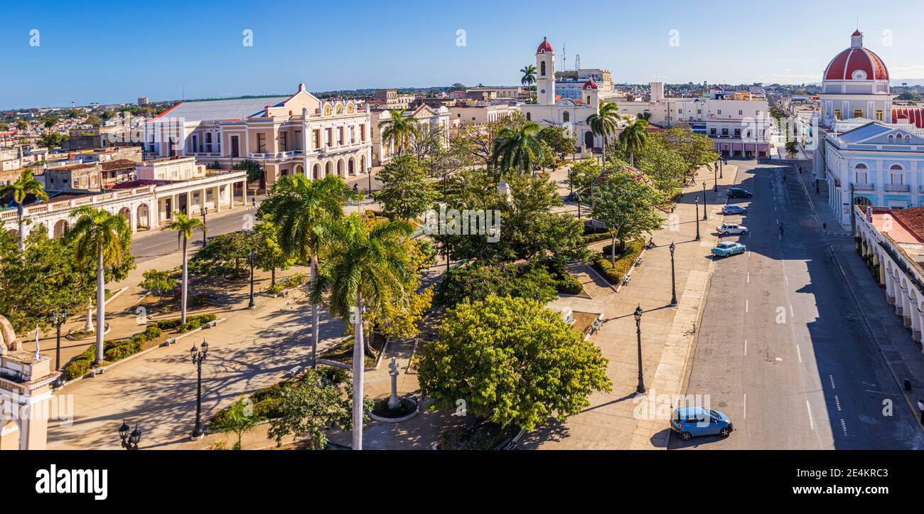 Parco Jose Marti con Municipio e Cattedrale dell'Immacolata Concezione, Cienfuegos - Cuba Foto Stock