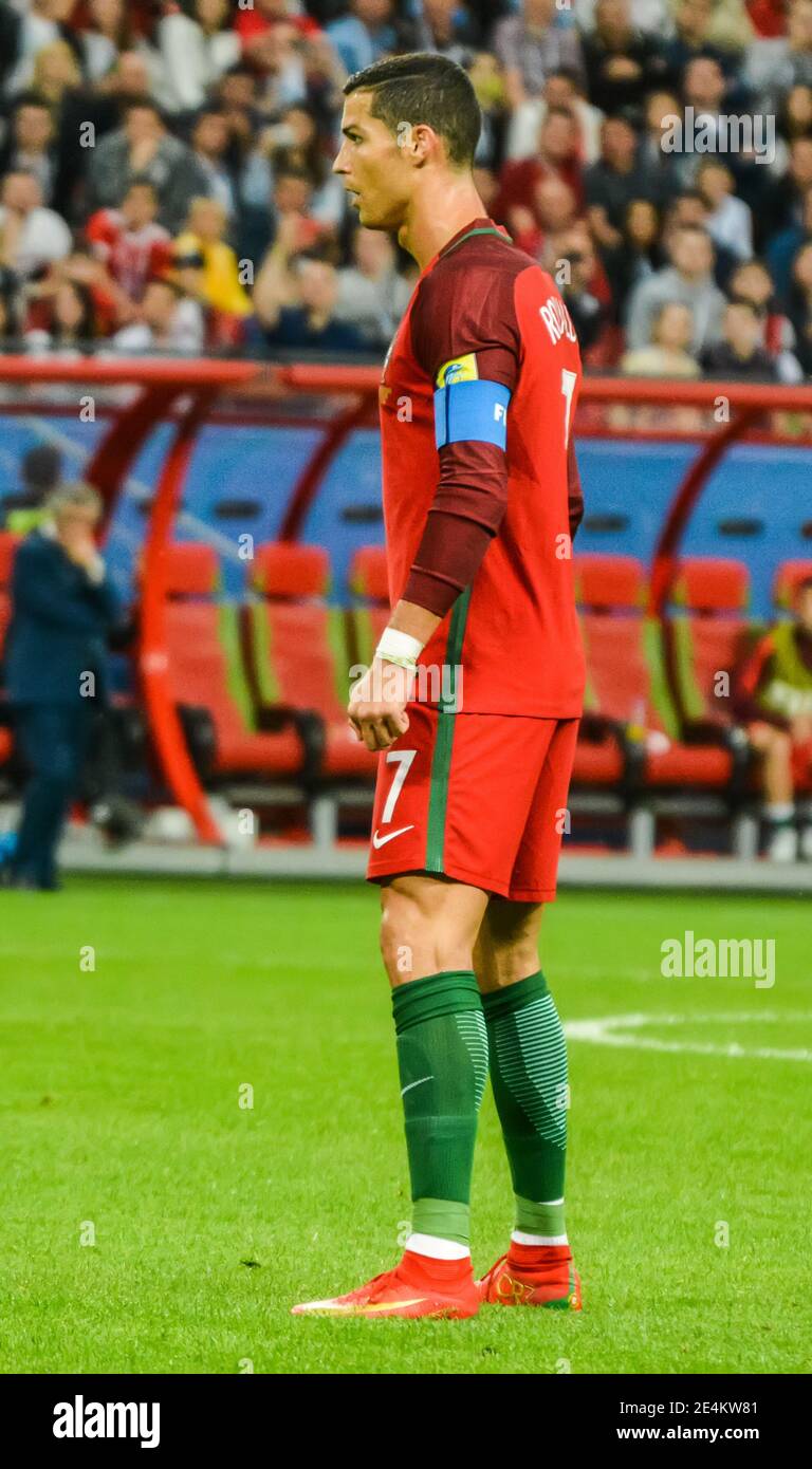 Kazan, Russia – 28 giugno 2017. Il capitano della nazionale di calcio portoghese Cristiano Ronaldo ha eseguito un calcio di punizione durante la FIFA Confederations Cup 2017 se Foto Stock