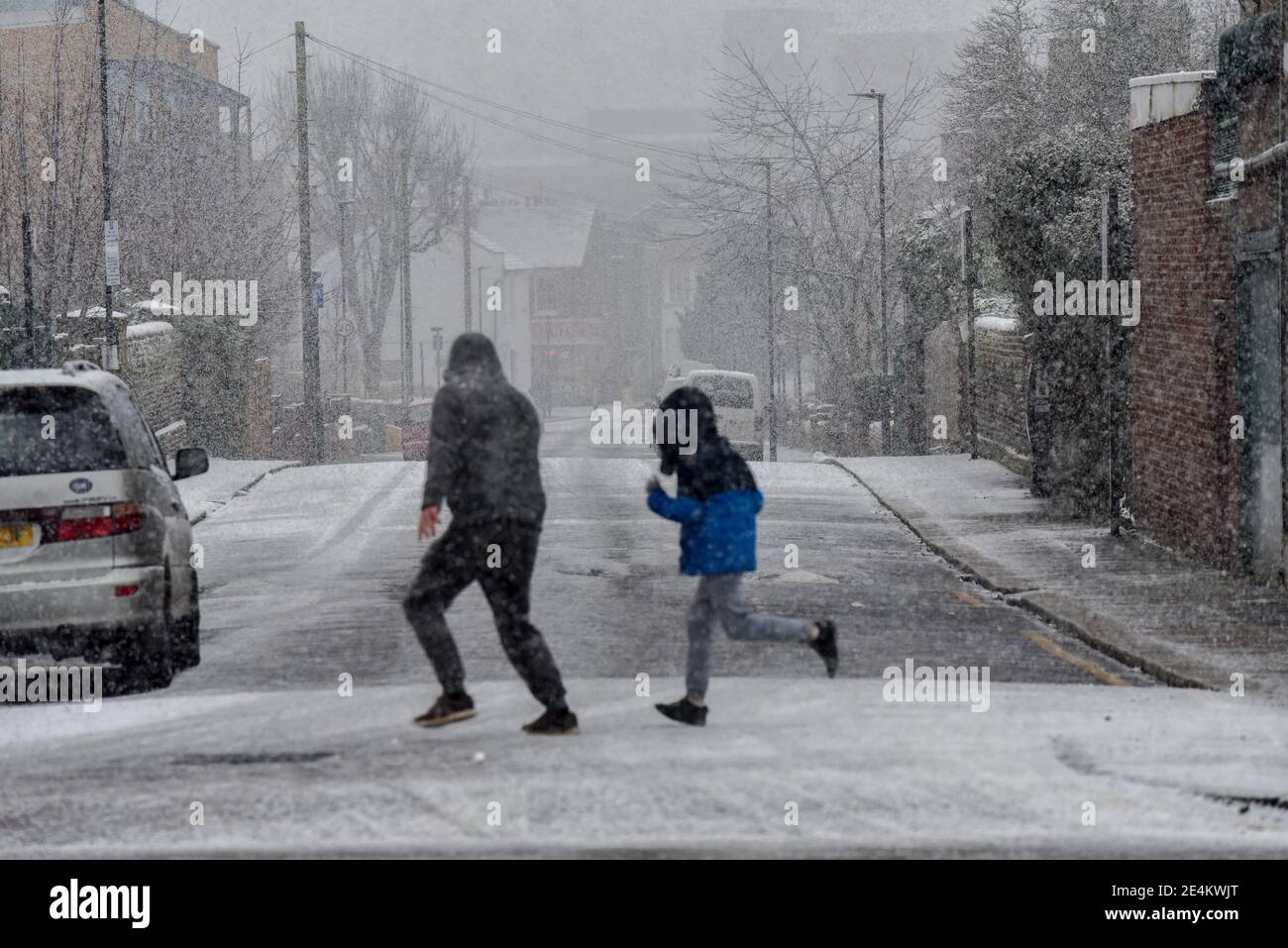 Haringey, Londra, Regno Unito. 24 gennaio 2021. Regno Unito Meteo: La neve cade a Londra. Credit: Matthew Chpicle/Alamy Live News Foto Stock