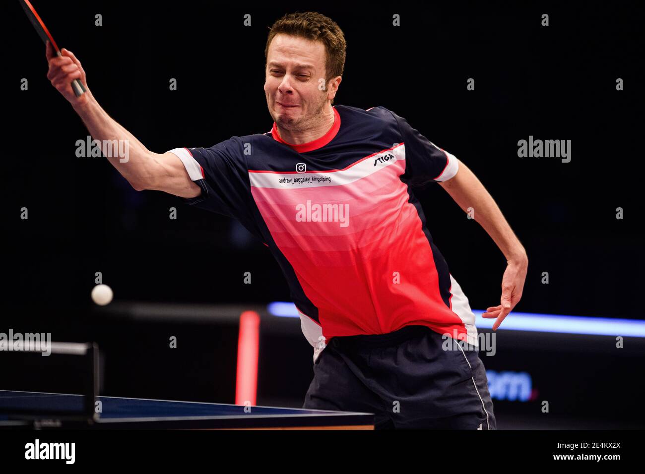 COVENTRY, REGNO UNITO. 24 gennaio 2021. Andrew Baggaley (ENG) vs Sabine Winter (GER) durante il 2021 World Ping Pong Masters alla Ricoh Arena domenica 24 gennaio 2021 a COVENTRY, INGHILTERRA. Credit: Taka G Wu/Alamy Live News Foto Stock