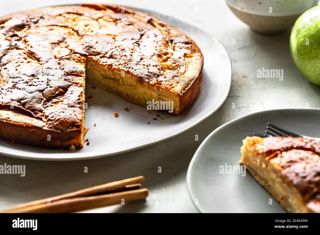 Torta di mele olandese fatta in casa di mele e spezie Foto Stock