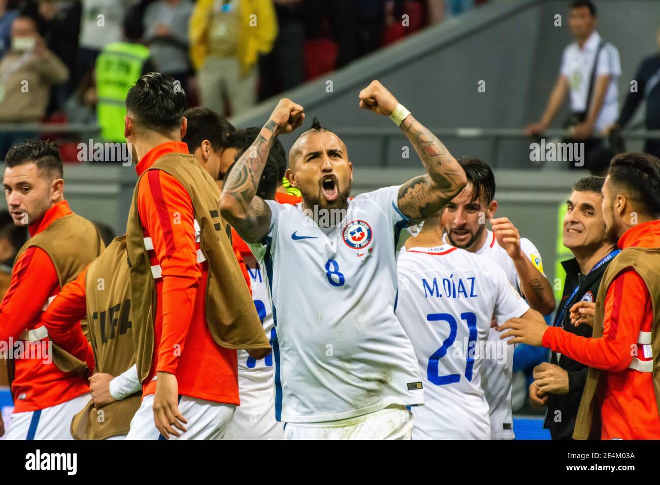 Kazan, Russia – 28 giugno 2017. Il centrocampista della nazionale cilena Arturo Vidal festeggia la vittoria dopo la semifinale della FIFA Confederations Cup 2017 Foto Stock