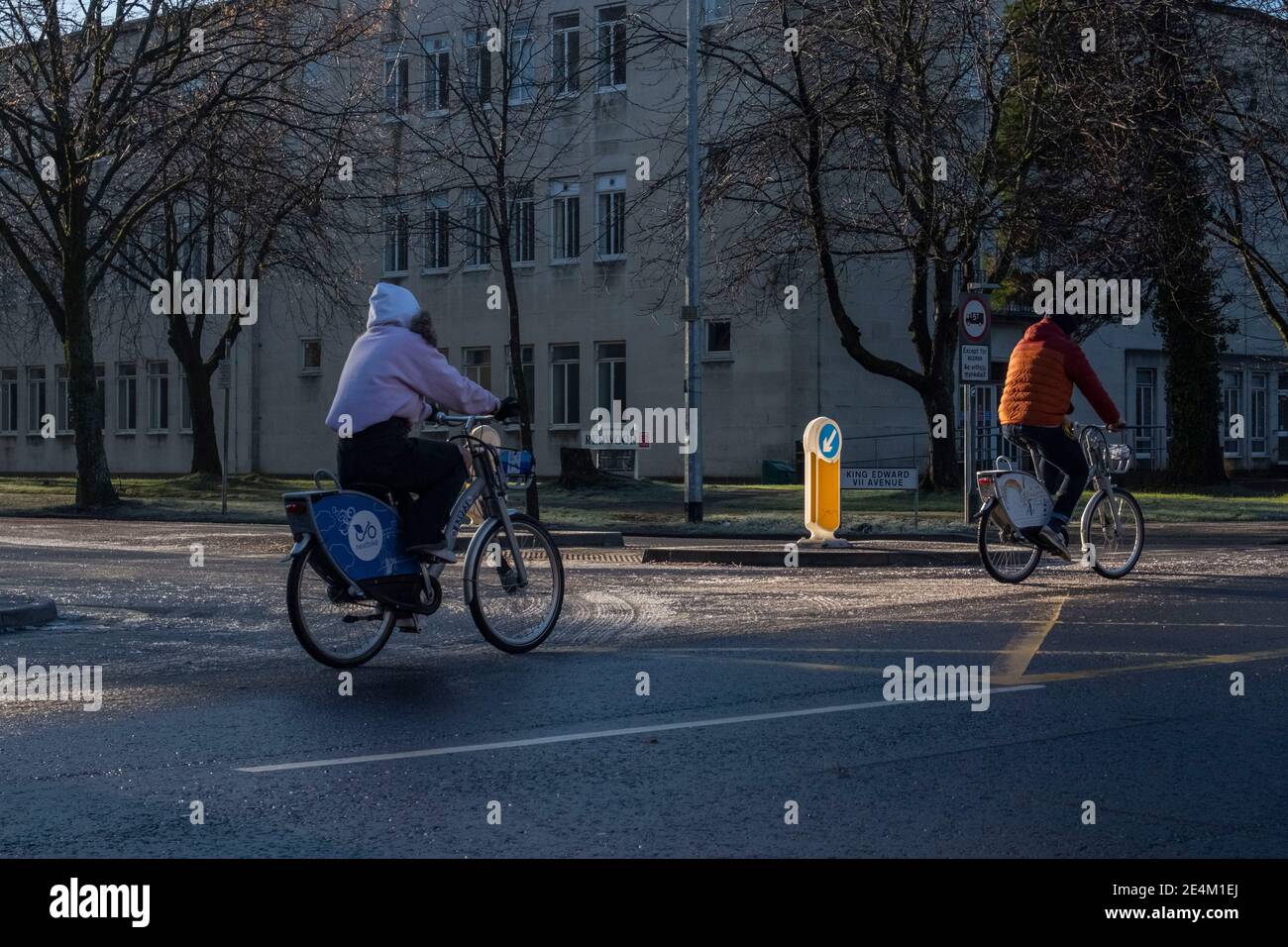 Cardiff, Galles. 23 gennaio 2021. Regno Unito Meteo, Cardiff e l'area circostante all'alba, un giorno prima della prevista caduta di neve. Foto Stock