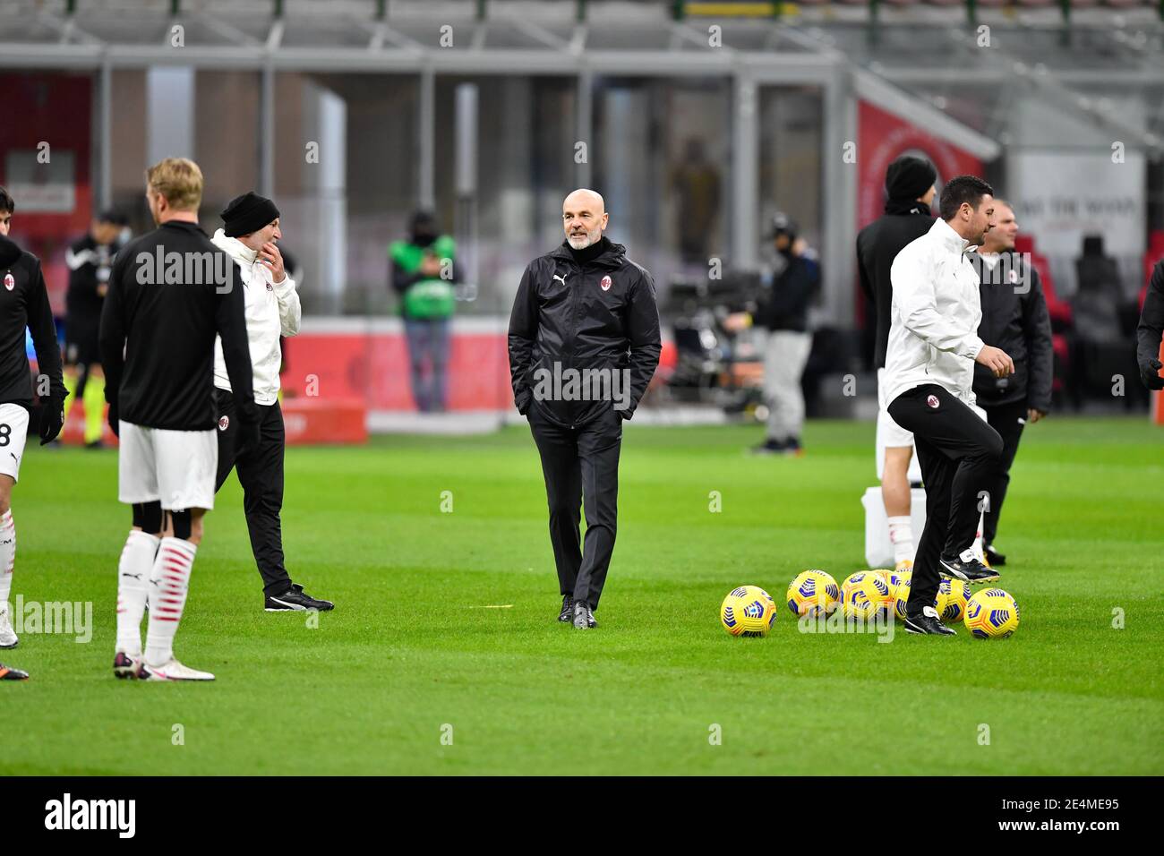 Milano, Italia. 23 gennaio 2021. Il capo allenatore Stefano Pioli dell'AC Milan ha visto nella Serie UNA partita tra AC Milan e Atalanta a San Siro a Milano. (Photo Credit: Gonzales Photo/Alamy Live News Foto Stock