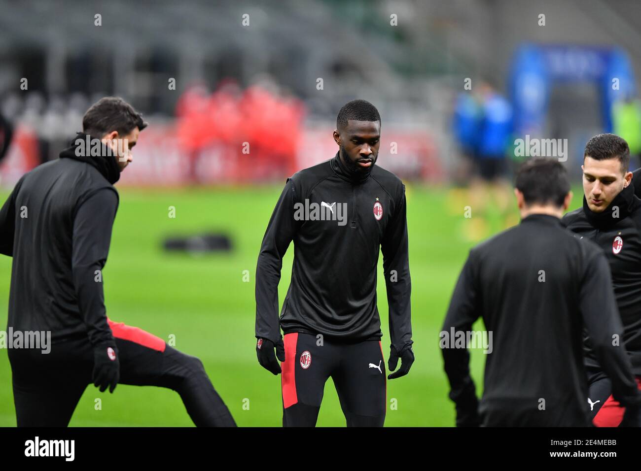 Milano, Italia. 23 gennaio 2021. Fikayo Tomori dell'AC Milan ha visto durante il warm up prima della Serie UNA partita tra AC Milan e Atalanta a San Siro a Milano. (Photo Credit: Gonzales Photo/Alamy Live News Foto Stock